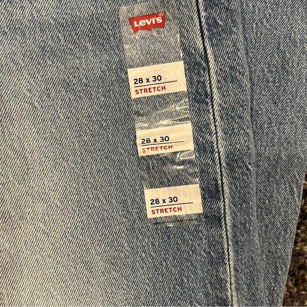 Levi's High Rise Straight Jeans in Light Blue Wash - Picture 8 of 10